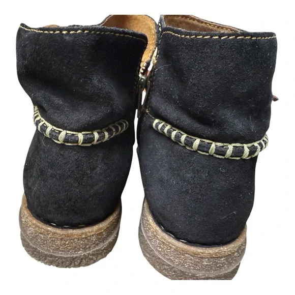 Born Women’s Black Suede Calyn Wedge Chukka Boots Size 8.5 - Picture 4 of 11